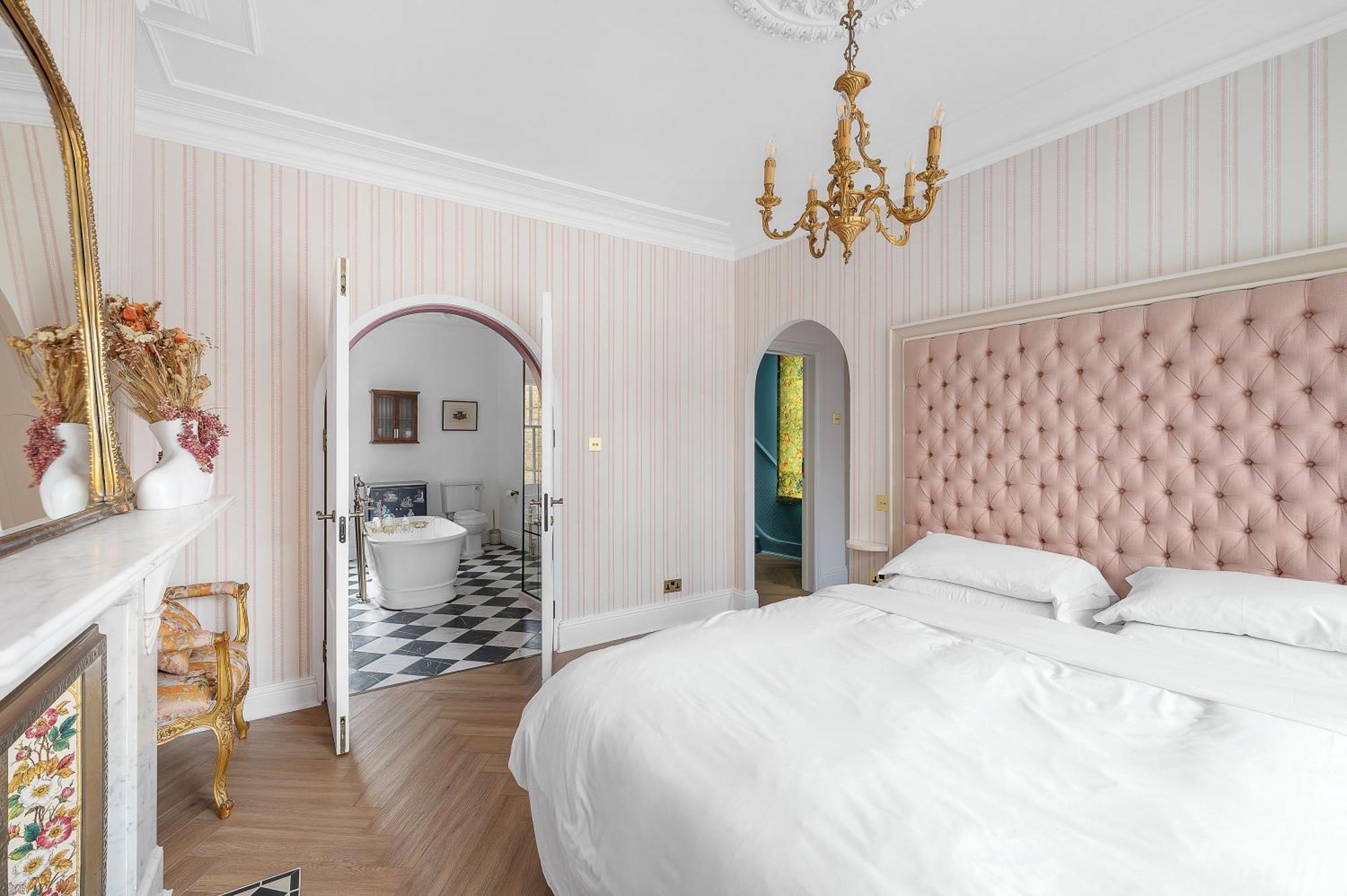Blossom House New 3bed House In Barons Court * Londra